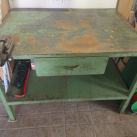 Banco da lavoro professionale 123x92 H85 con morsa