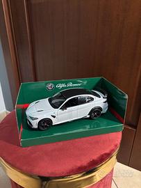 Bburago 1:18 Alfa Romeo Giulia GTAm bianca PERFETT