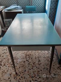 Tavolo in formica 