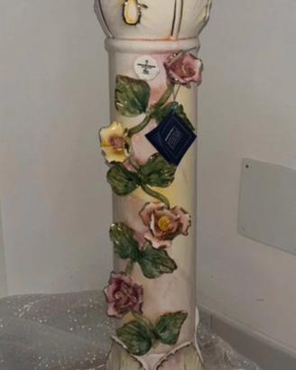 Colonna in ceramica di capodimonte decorata a mano