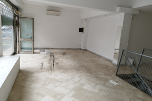 Locale 2 luci fronte strada Acitrezza Catania