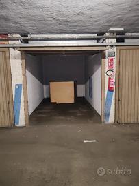 Garage in via Saint Martin de Corleans