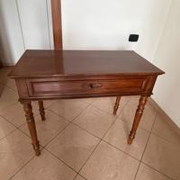 Scrivania in legno antico