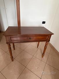 Scrivania in legno antico