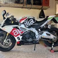 Aprilia rsv4 2015