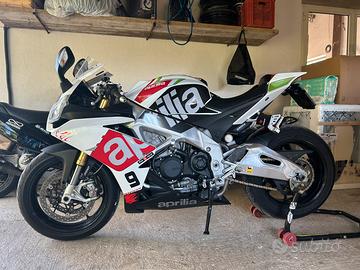 Aprilia rsv4 2015