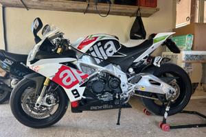 Aprilia rsv4 2015