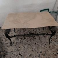 Vari pezzi di arredamento