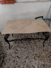 Vari pezzi di arredamento