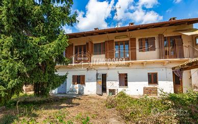 TORRAZZA PIEMONTE CASCINA CON TERRENO E TRAVATA