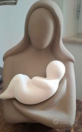 Statuetta Madre con Bambino – Design Moderno