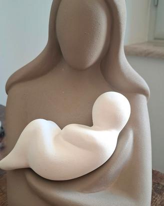 Statuetta Madre con Bambino – Design Moderno