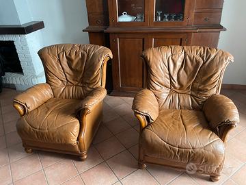COPPIA DI POLTRONE IN PELLE STILE CLASSICO