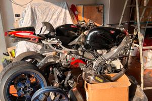 Aprilia Rsv 1000 R