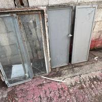 finestra in ferro con rispettivi ocuranti interni