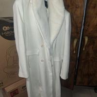 Cappotto bianco con collo di pelliccia