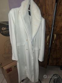 Cappotto bianco con collo di pelliccia