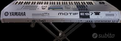 Yamaha Motif ES 7 Keyboard Synthesizer 
