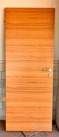 Porta per interni effetto legno