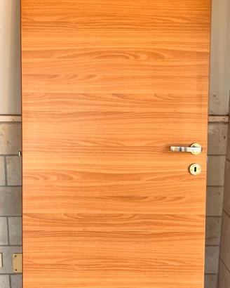 Porta per interni effetto legno