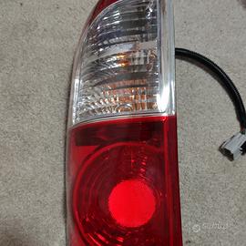 Toyota Tundra 2004-2006 Tail Light (REAR LEFT)