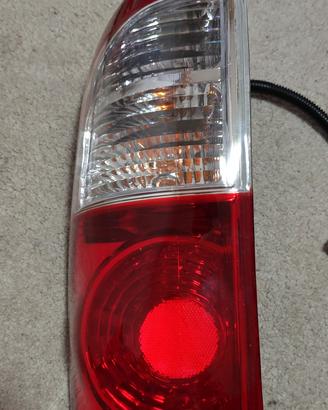 Toyota Tundra 2004-2006 Tail Light (REAR LEFT)