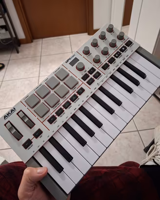 Tastiera midi Akai mpk mini IV