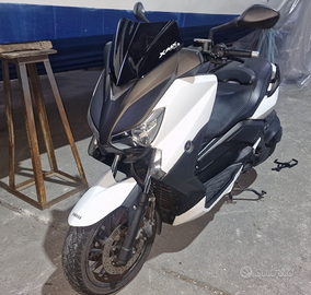 Yamaha X-Max 400
