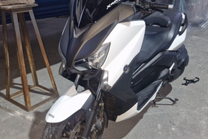 Yamaha X-Max 400