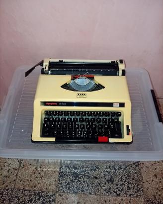 Macchina da scrivere AEG Olympia