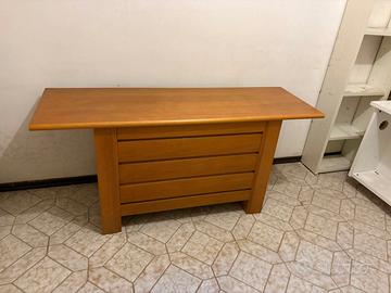 Comò in legno ciliegio con cassetti