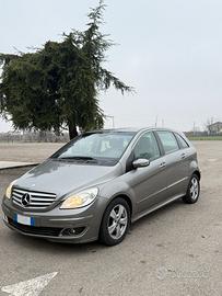 Mercedes B200