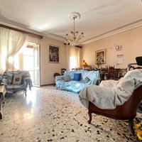 Cappuccini: 5 locali con tre balconi e garage