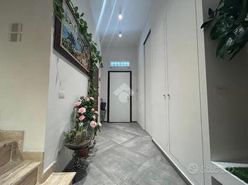 CASA SEMINDIPENDENTE A FIRENZE