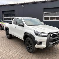 Toyota Hilux 2.8 extra cab INVINCIBLE 4x4