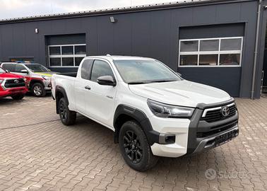 Toyota Hilux 2.8 extra cab INVINCIBLE 4x4