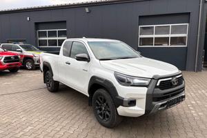 Toyota Hilux 2.8 extra cab INVINCIBLE 4x4