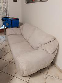 divano a 3 posti 