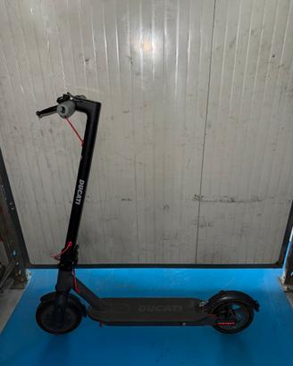 Monopattino Elettrico Ducati