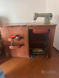Macchina da cucire richiudibile