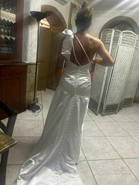 Abito da sposa bianco monospalla 