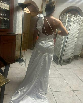 Abito da sposa bianco monospalla 