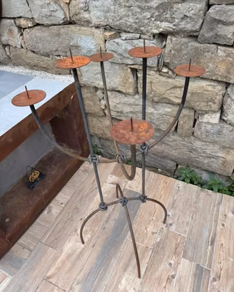 Candelabro da terra in ferro con 6 fuochi