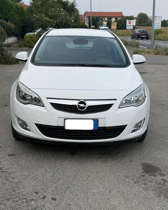 Opel Astra 1.4 100CV Sports Tourer Cosmo