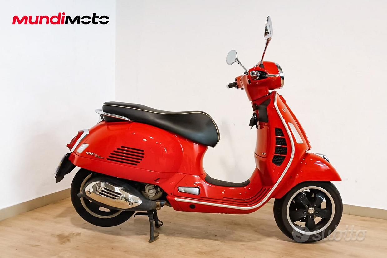 Moto Usate Vespa Rossa Usata Vespa Gts 300 Concessionari Vespe