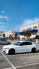 Alfa Romeo Giulia 2.2 180 cv