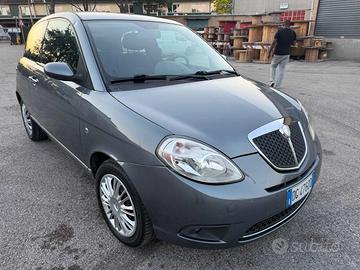 LANCIA Ypsilon 1.2 Argento senza nessun lavoro d