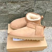 Stivali UGG Classic mini da donna EU 37