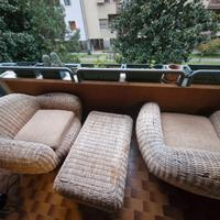 Poltrone e tavolino in vimini