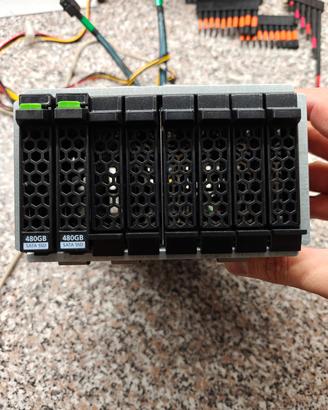 Backplane SAS/SATA Fujitsu TX1330 M3 + Caddy